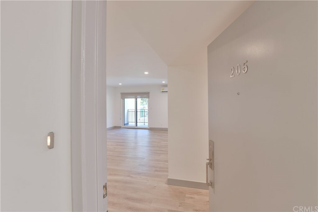 Property Photo:  1408 Barry Avenue 202  CA 90025 