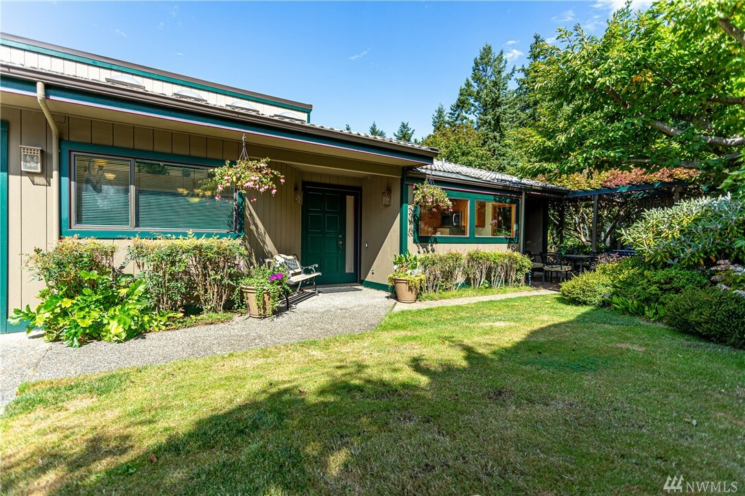 Property Photo:  824 NW Innis Arden Dr  WA 98177 