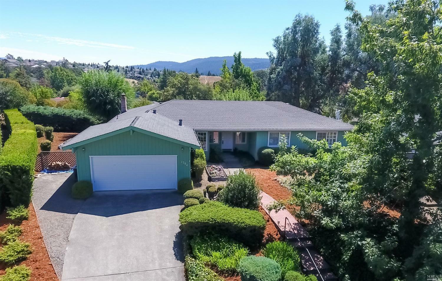 Property Photo: 1704 Casita Court CA 95409