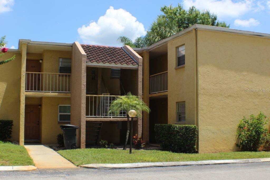 Property Photo:  2856 Somerset Park Drive 101  FL 33613 