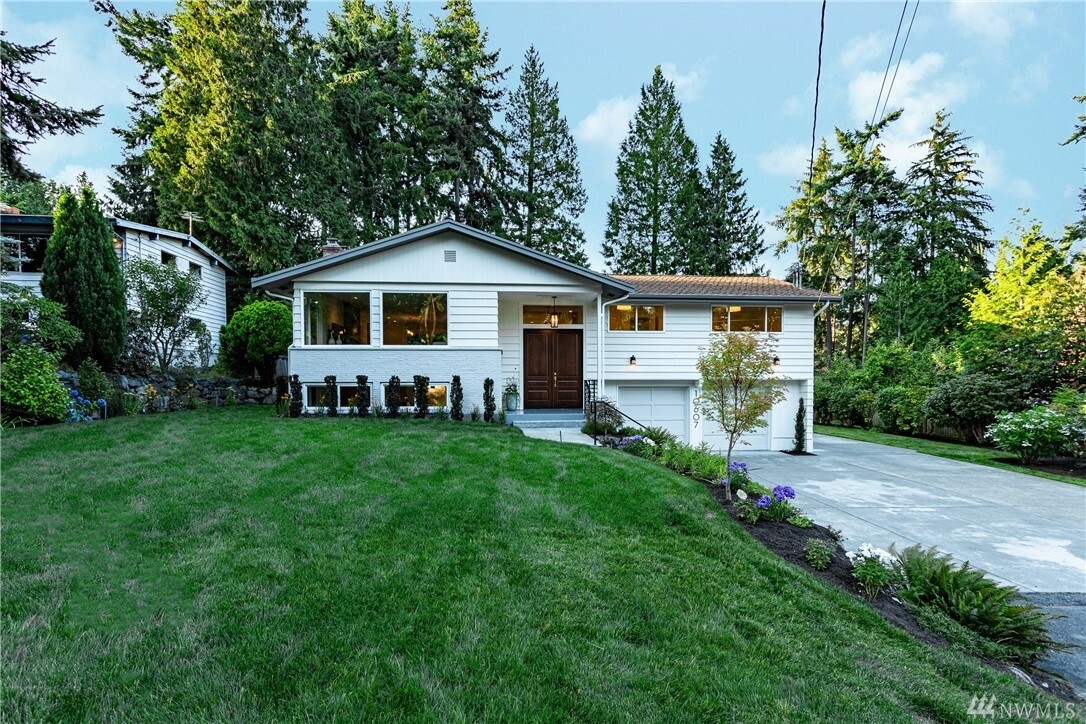 Property Photo:  10607 Nottingham Rd  WA 98020 