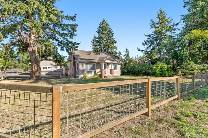 Property Photo:  2839 Cedarwood Ave  WA 98225 