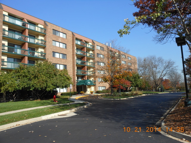 Property Photo: 1840 Huntington Boulevard 613 IL 60169