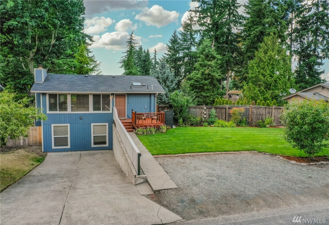 Property Photo: 13518 125th Av Ct E WA 98374