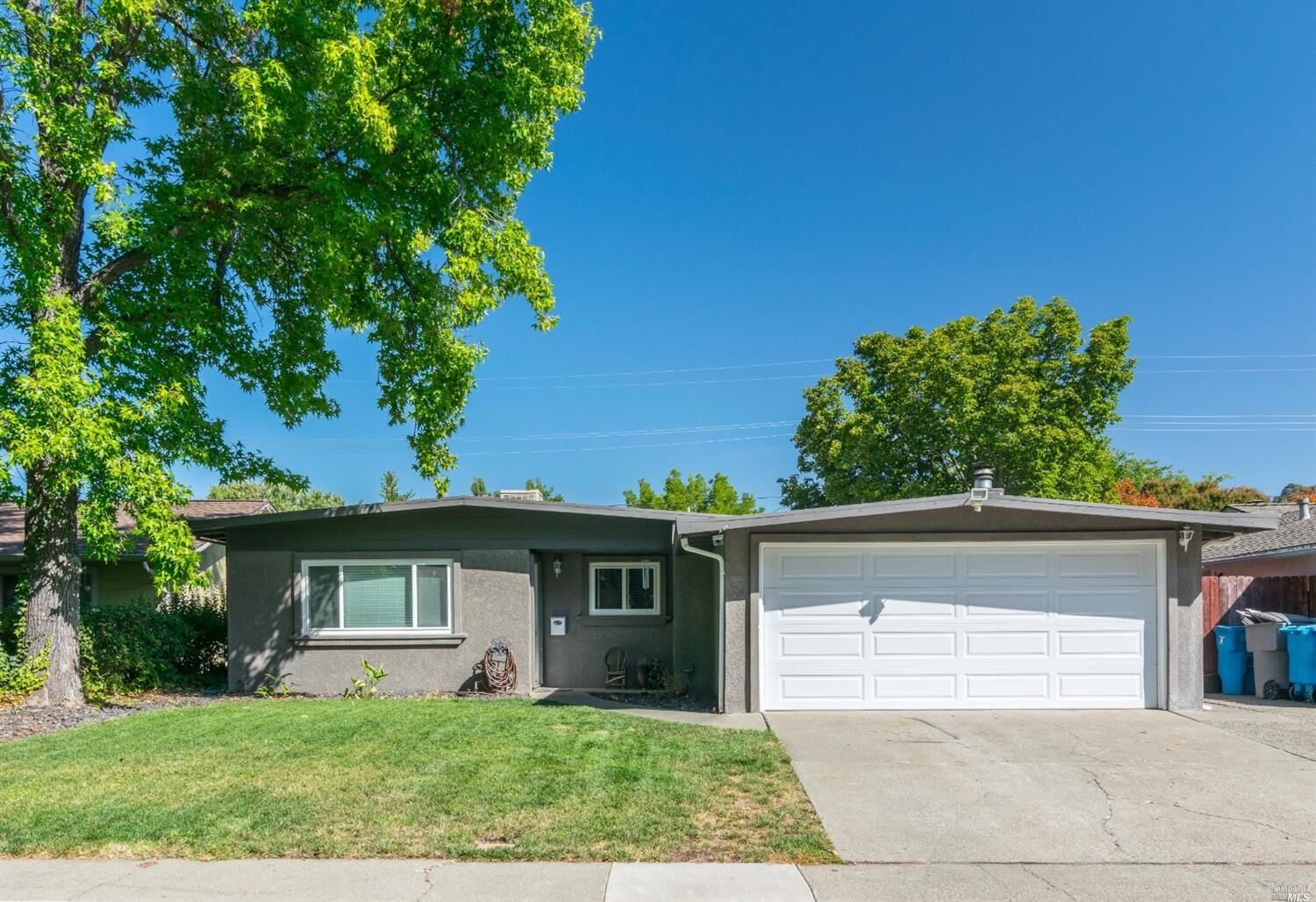 Property Photo:  194 Ironwood Street  CA 95688
