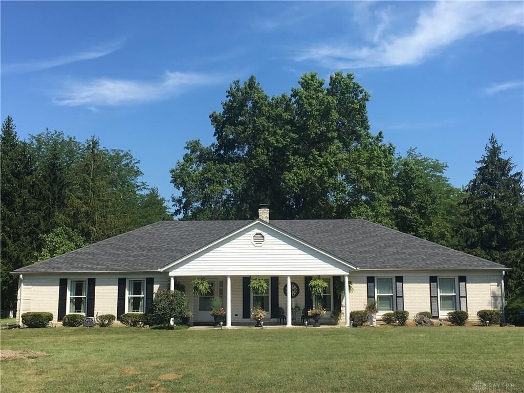 Property Photo: 6920 Eastpoint Court OH 45459