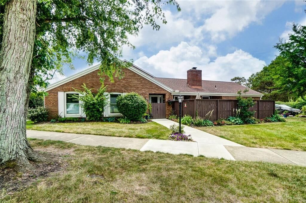 Property Photo: 2127 Wellington Court OH 45324