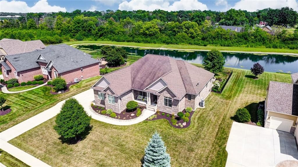 Property Photo: 1010 Rosewood Creek Drive OH 45373
