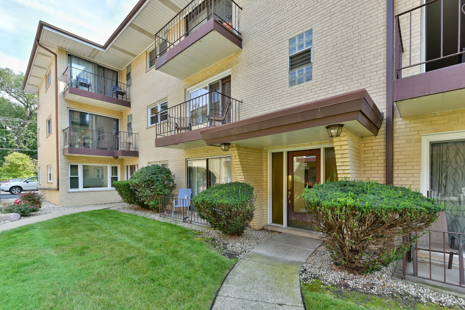 Property Photo: 5322 W Windsor Avenue 2D IL 60630