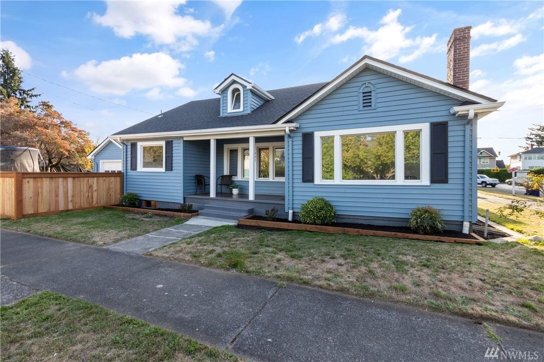 Property Photo:  902 S Ridgewood Ave  WA 98405 