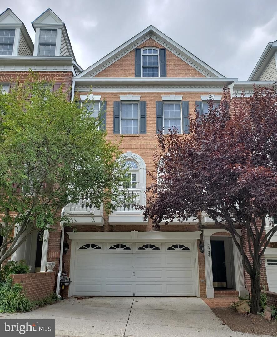 Property Photo: 7756 Legere Court 27 VA 22102