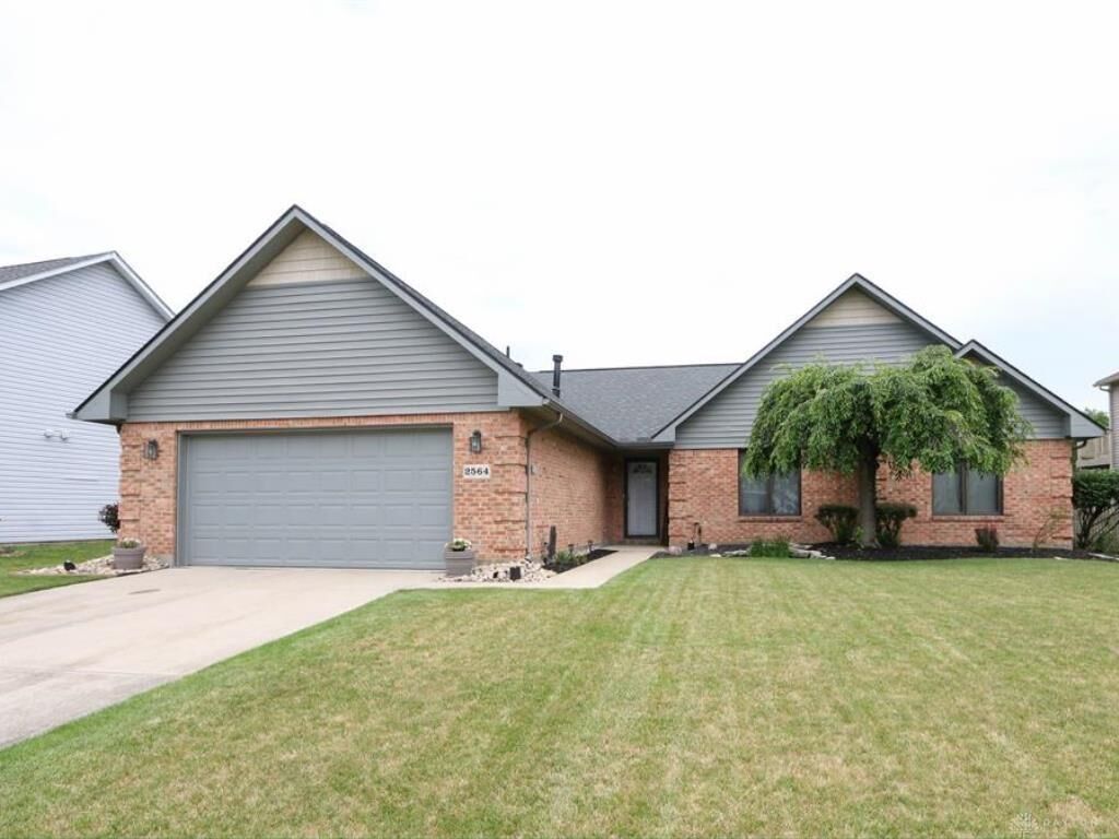 Property Photo: 2564 Countryside Drive OH 45324