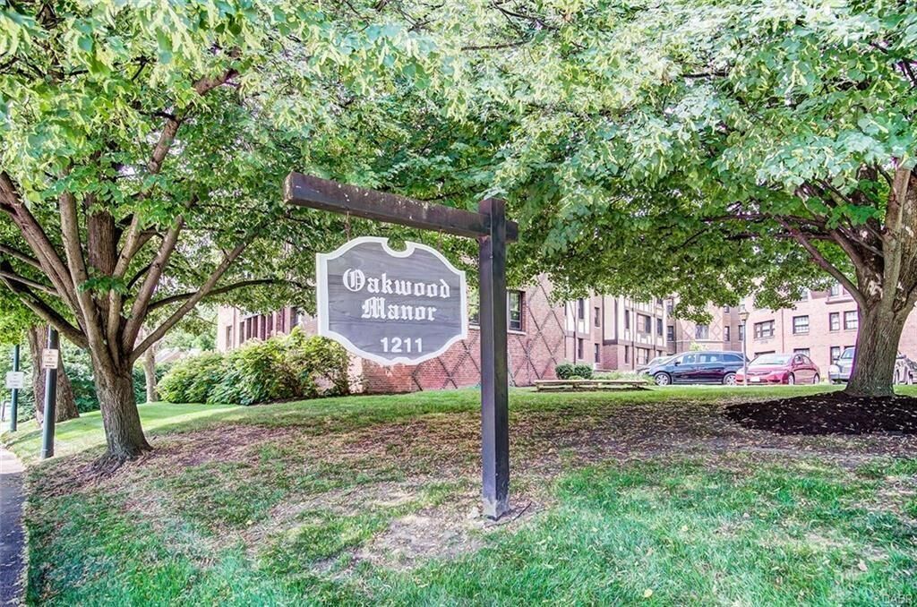 Property Photo: 1211 Far Hills Avenue 110 OH 45419
