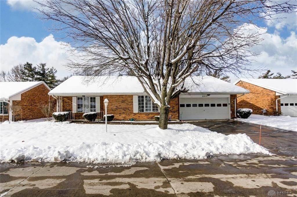 Property Photo: 6919 Willow Tree Lane OH 45424
