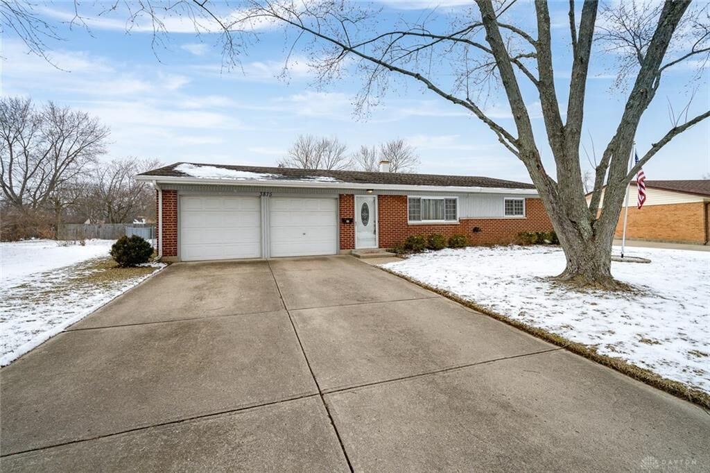Property Photo: 3875 Wimbledon Circle OH 45420