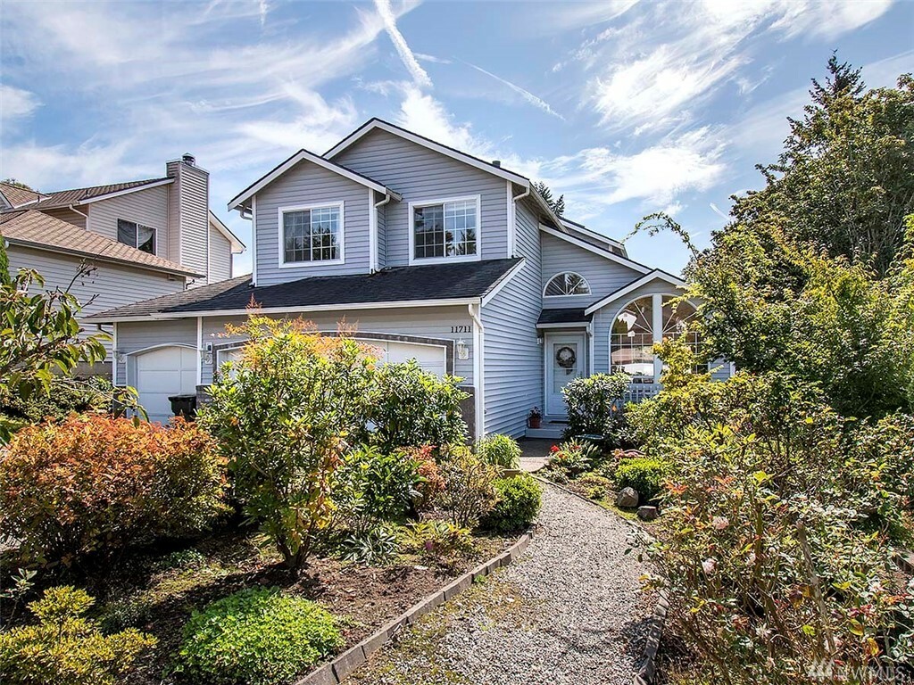 Property Photo:  11711 SE 203rd St  WA 98031 