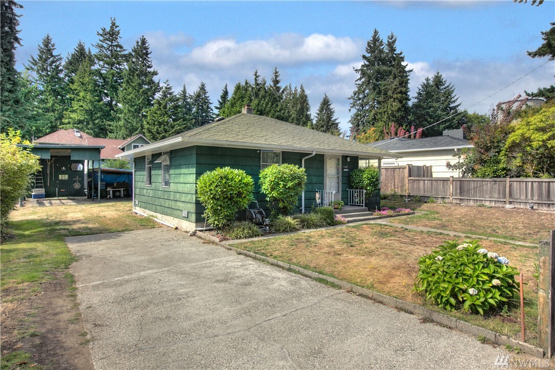 Property Photo:  14327 Evanston Ave N  WA 98133 