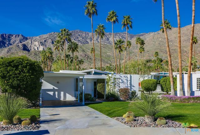 Property Photo:  425 E Flor Circle  CA 92264 