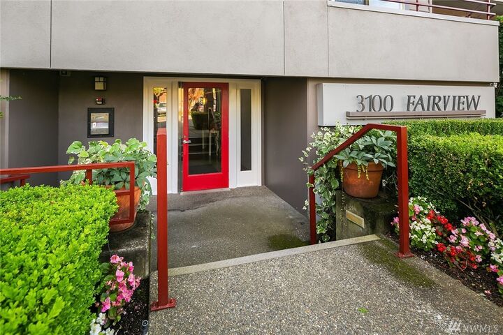 Property Photo: 3100 Fairview Avenue E 408 WA 98102