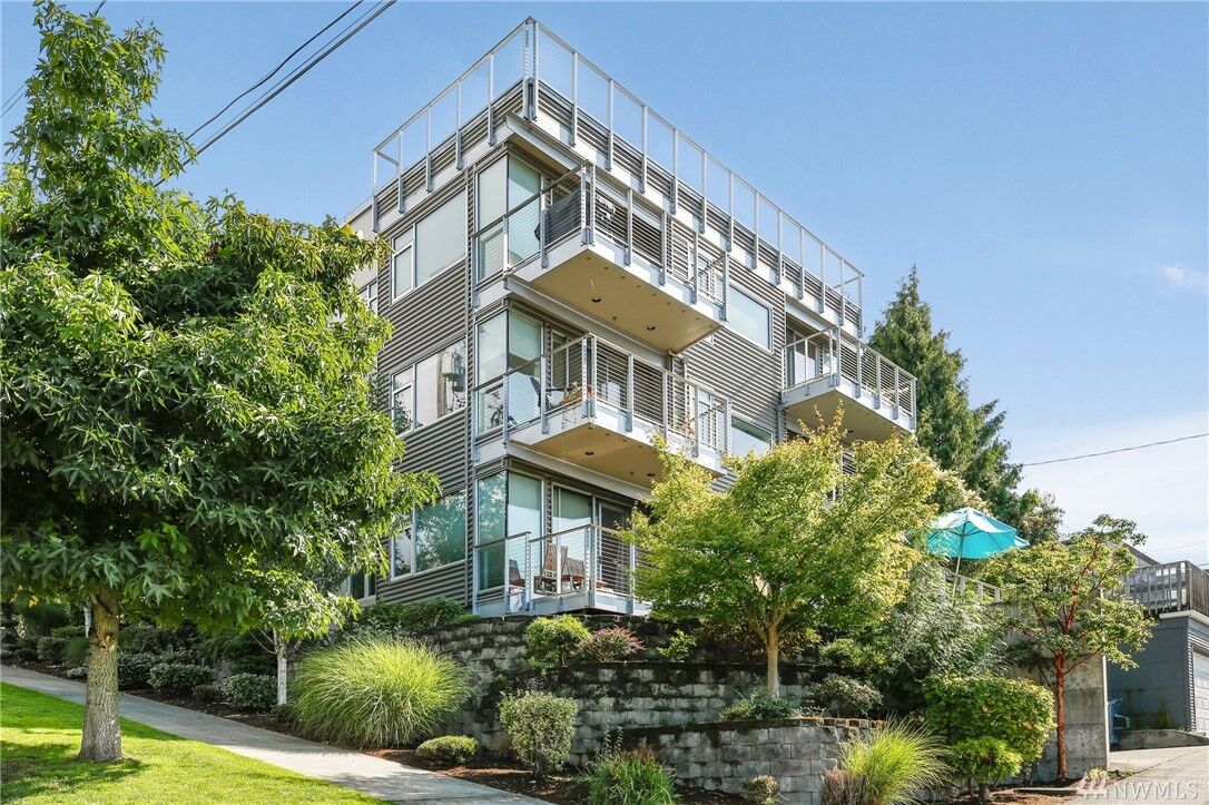 Property Photo: 2731 Boylston Avenue E 102 WA 98102