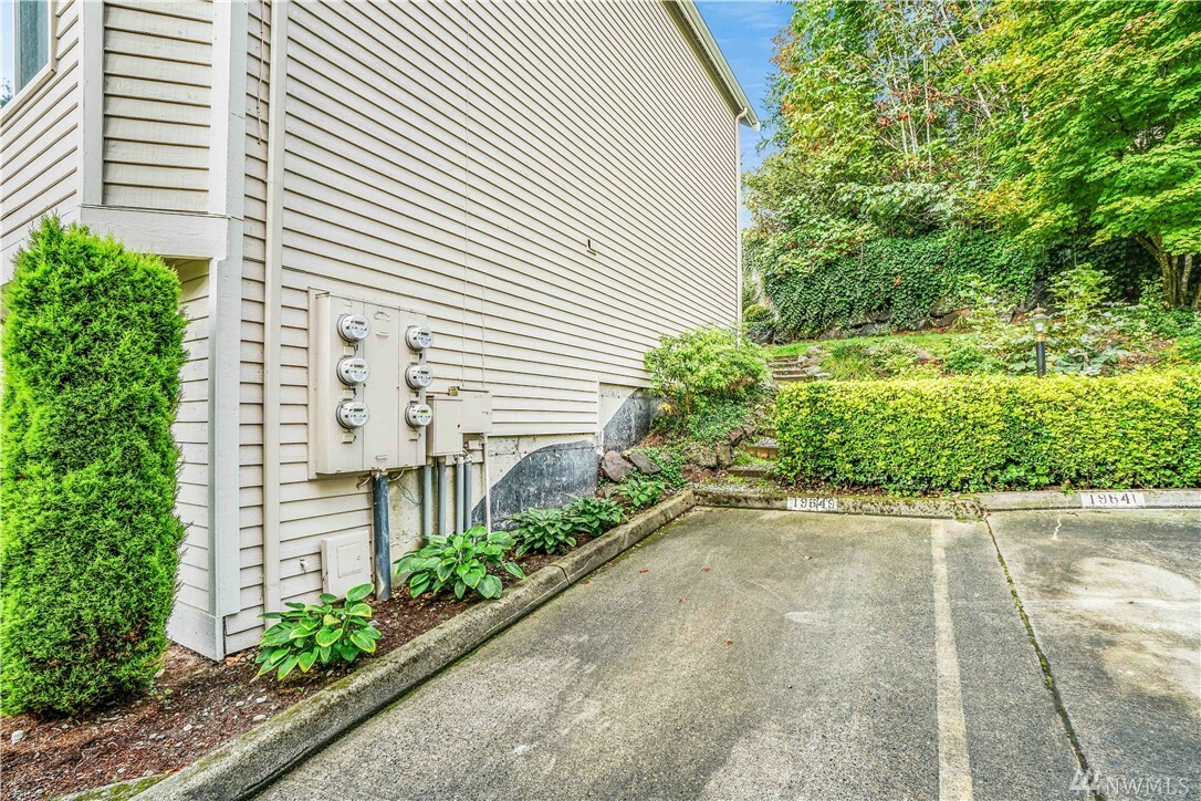 Property Photo:  19649 15th Ave NE  WA 98155 