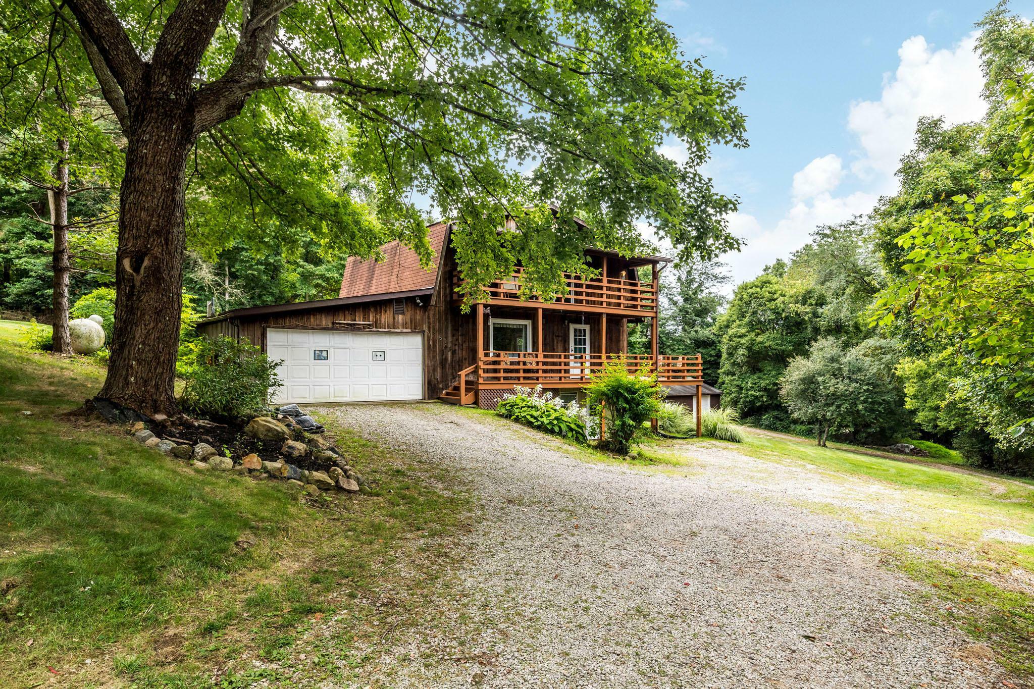 Property Photo: 855 Orchard Drive OH 43130