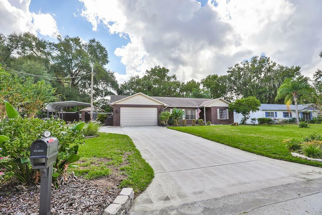 Property Photo:  907 Woodland Drive  FL 33584 