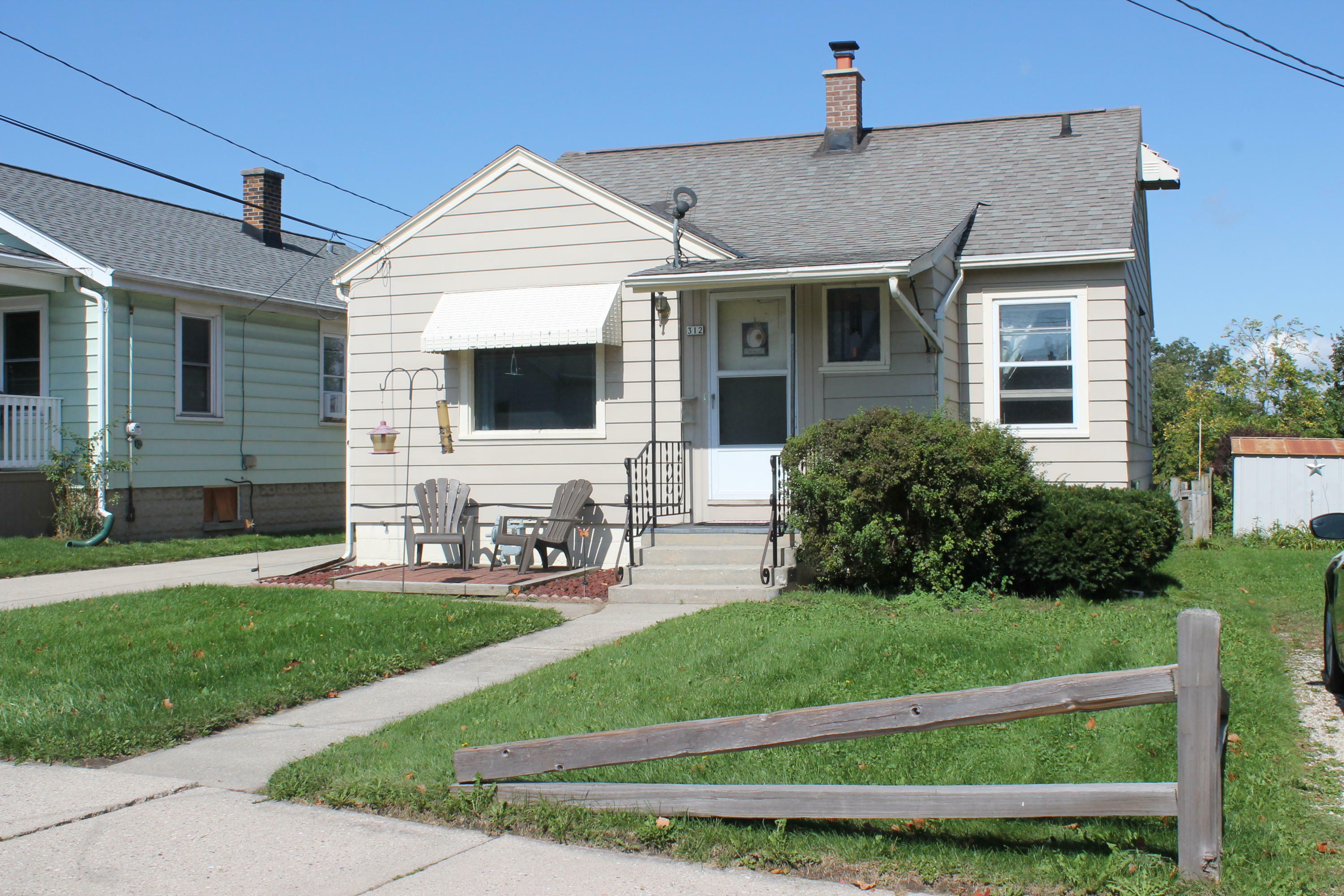 Property Photo:  312 E Kilbourn Ave  WI 53095 