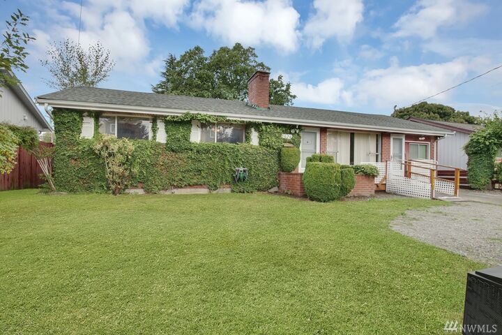 Property Photo: 3624 NE 10th Street WA 98056