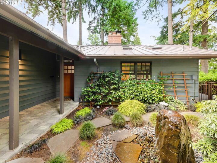 2883 SW Champlain Dr  Portland OR 97205 photo