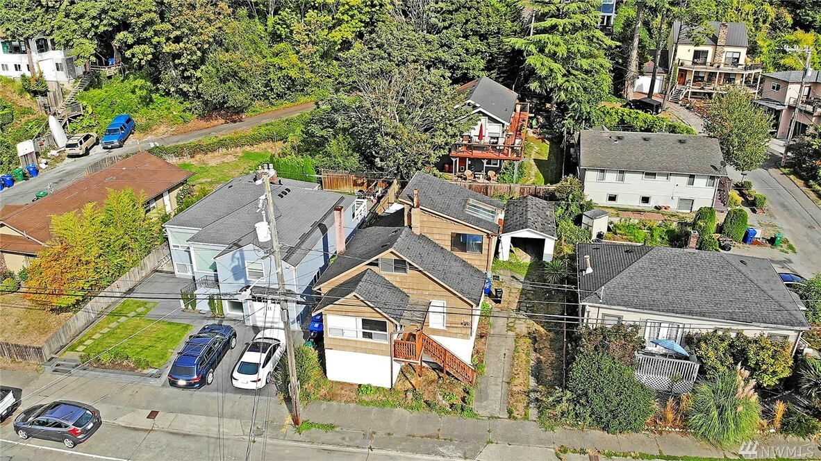 Property Photo: 5312 Beach Dr SW WA 98136