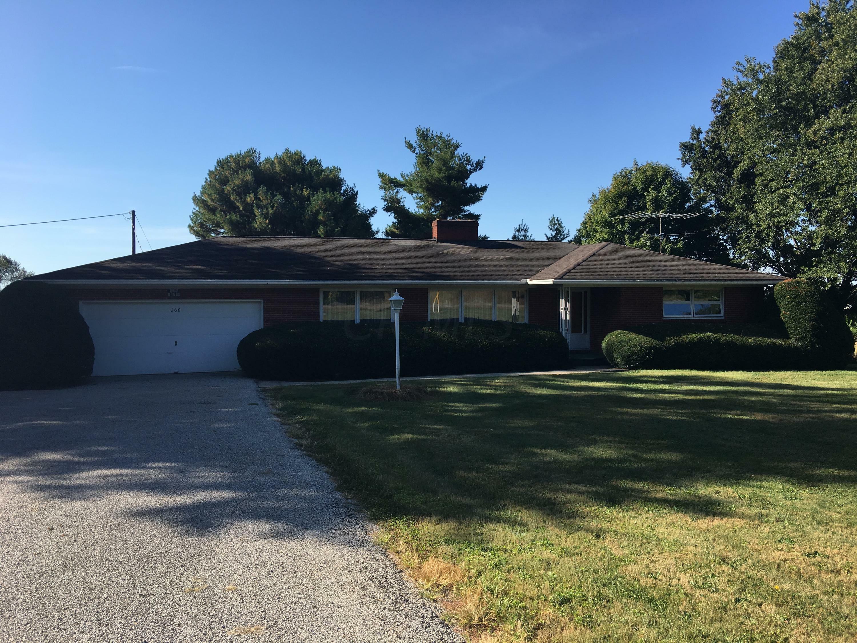 Property Photo:  668 National Road SE  OH 43025 