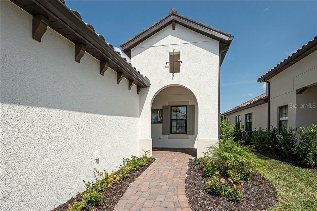 Property Photo: 11112 McDermott Court FL 34223