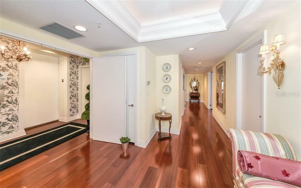 Property Photo: 401 S Palm Avenue 403 FL 34236