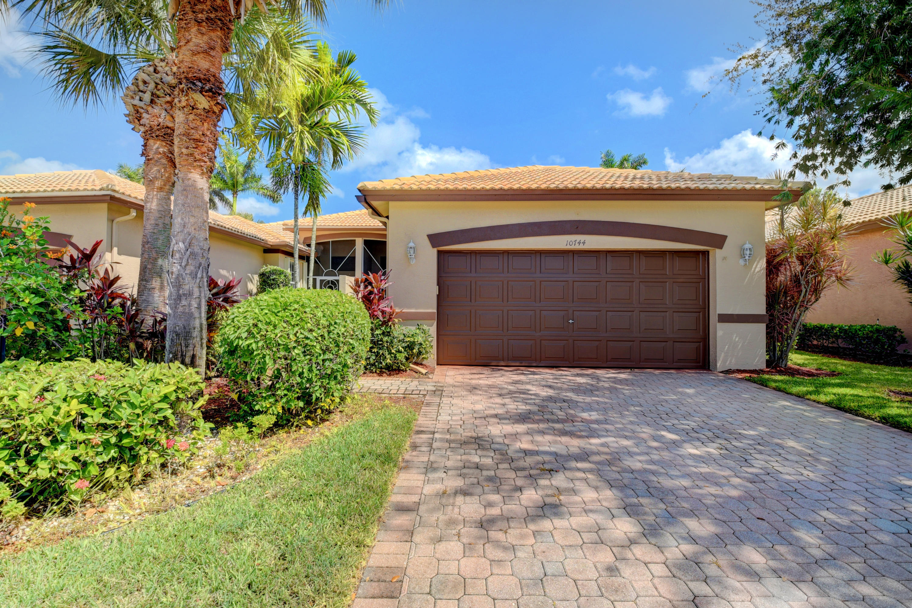 Property Photo: 10744 Royal Caribbean Circle FL 33437