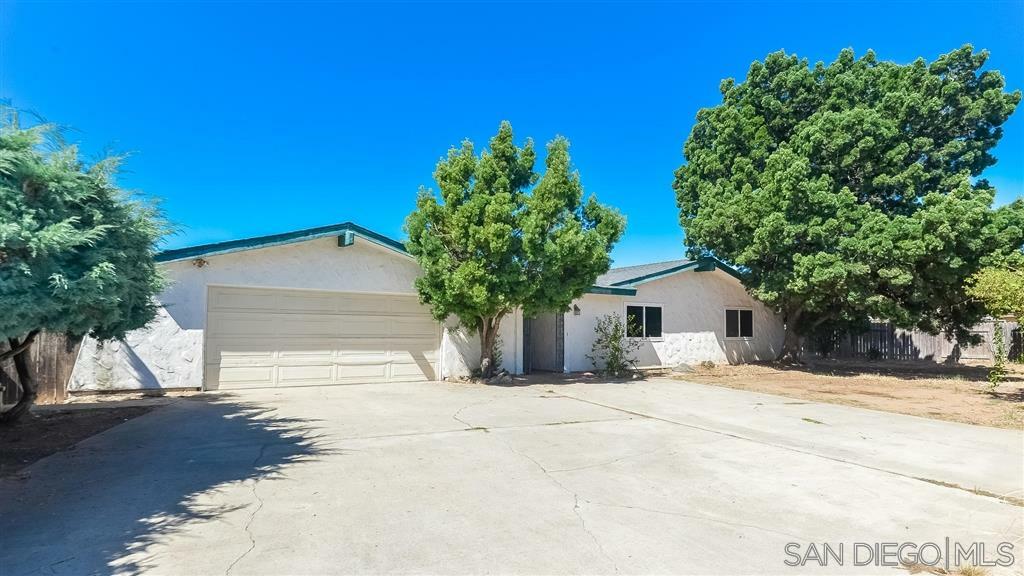 Property Photo:  2038 E Washington Ave  CA 92027 