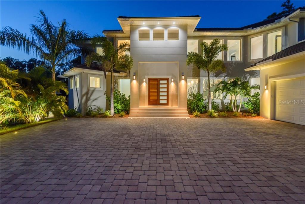 Property Photo: 1621 N Lake Shore Drive FL 34231