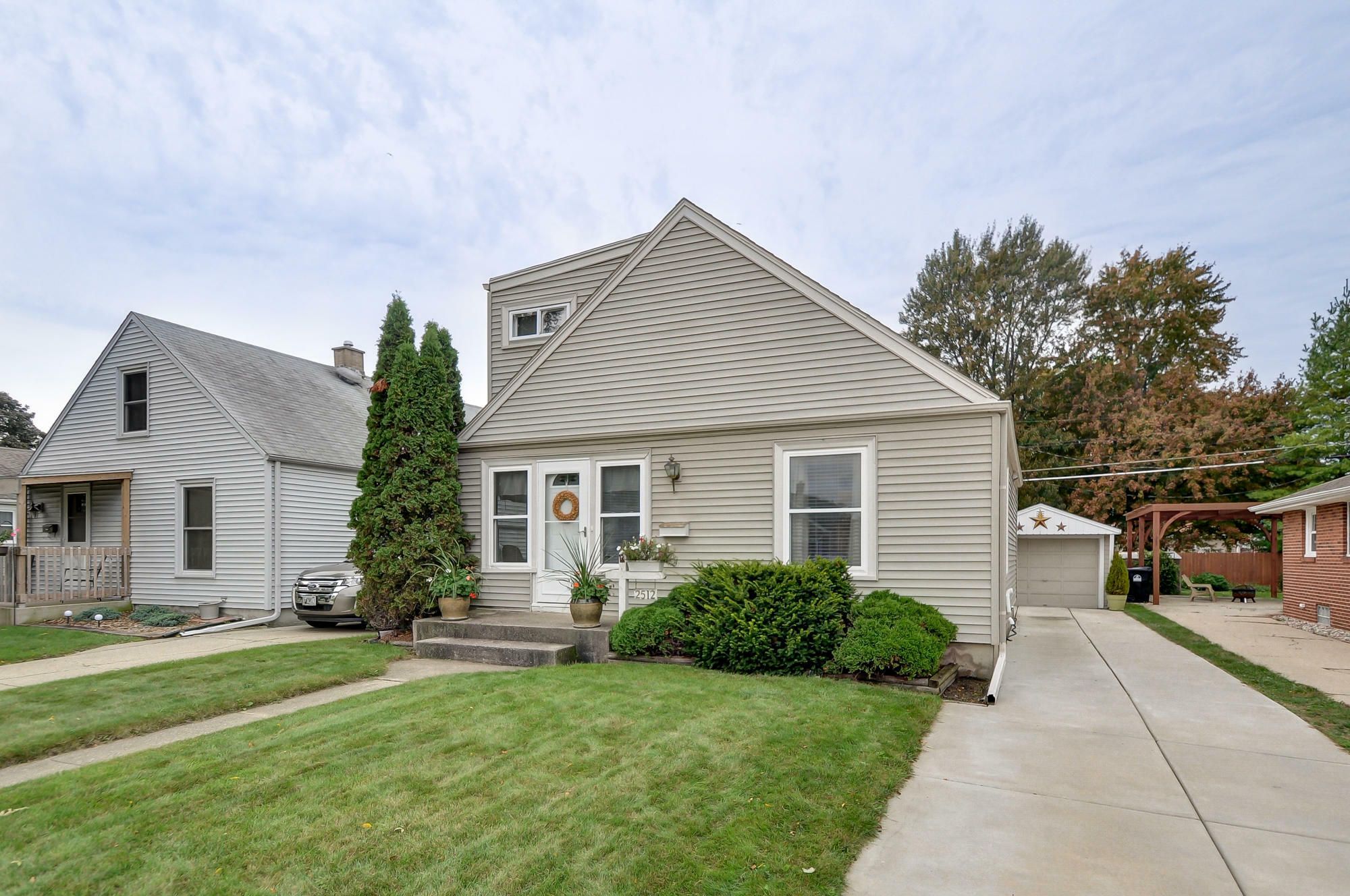 Property Photo:  2512 Blaine Ave  WI 53405 