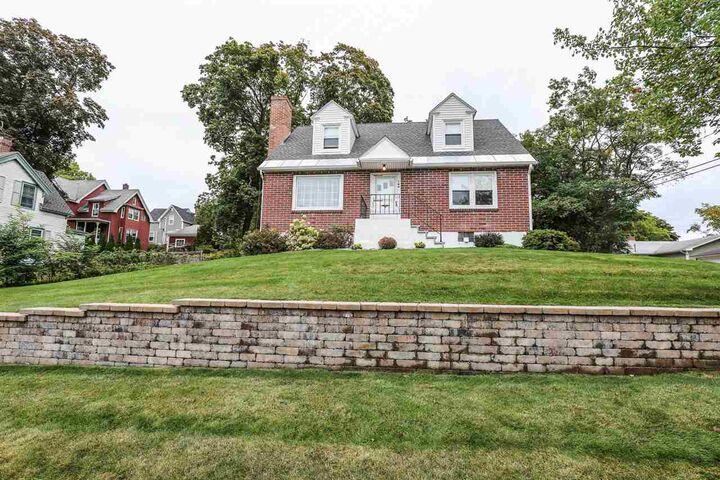 Property Photo:  189 Russell Street  NH 03104 