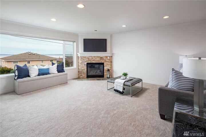 Property Photo:  929  11th Street 202  WA 98225 