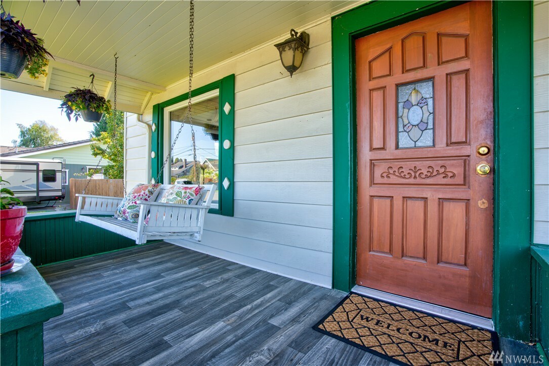 Property Photo: 1226 8th Avenue NW WA 98371