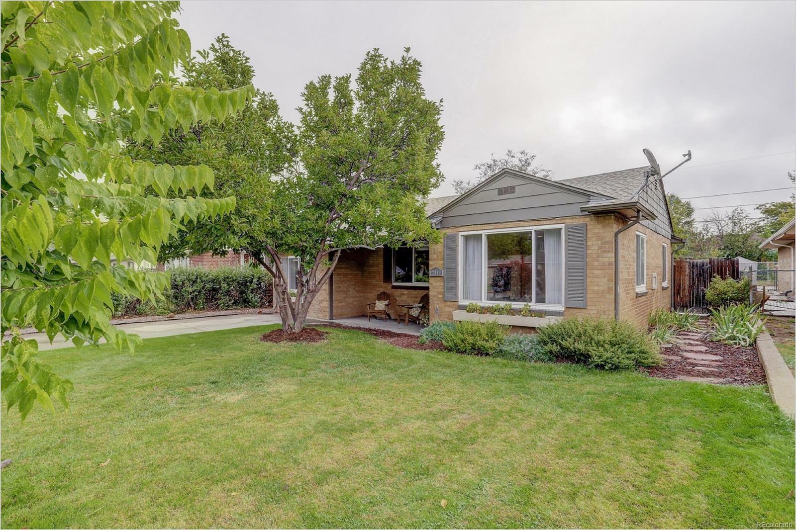 Property Photo:  2940 Glencoe Street  CO 80207 