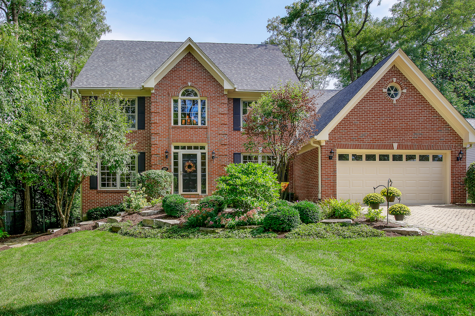 Property Photo: 207 Vernon Avenue IL 60187