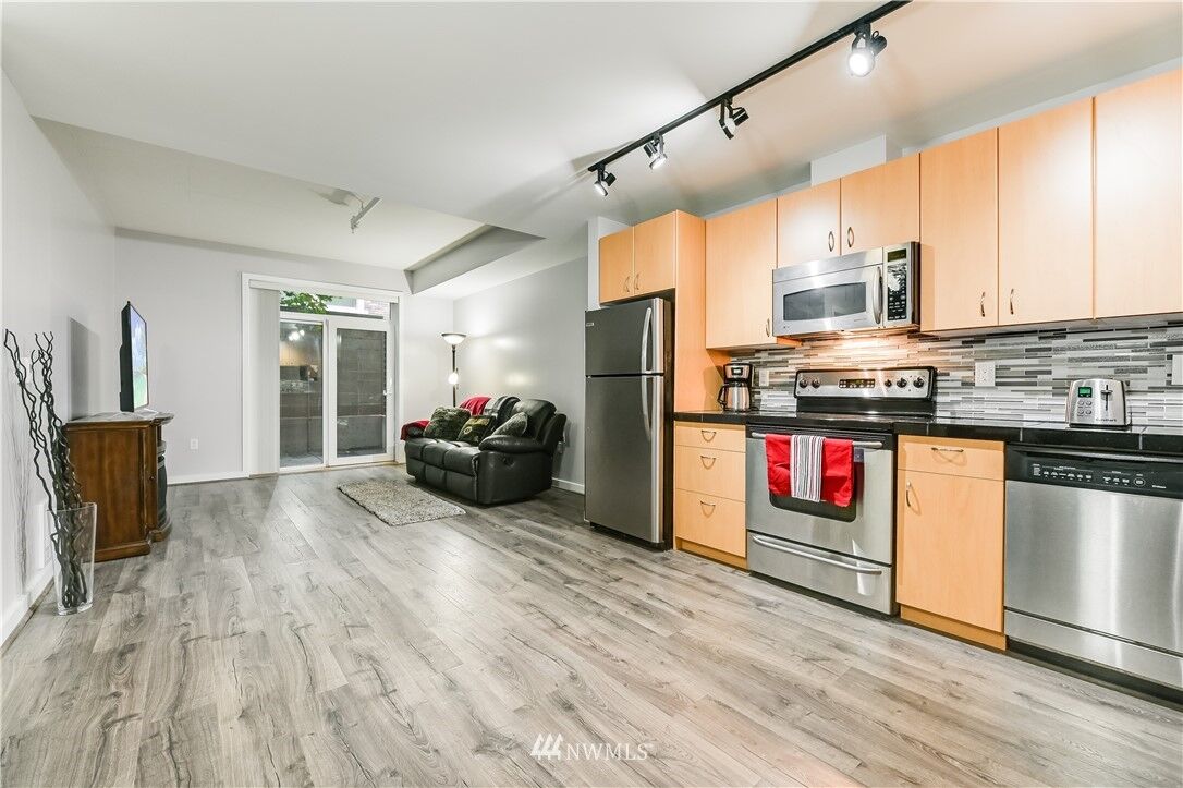 Property Photo:  103  Bellevue Avenue E 102  WA 98102 