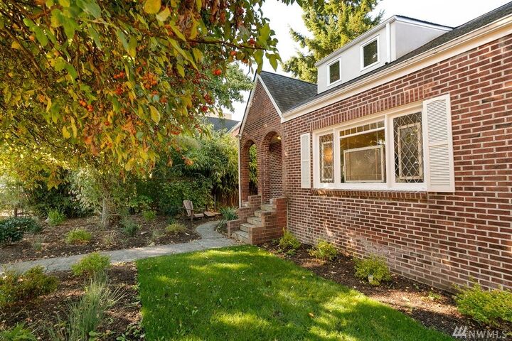 Property Photo:  6327  34th Avenue SW  WA 98126 