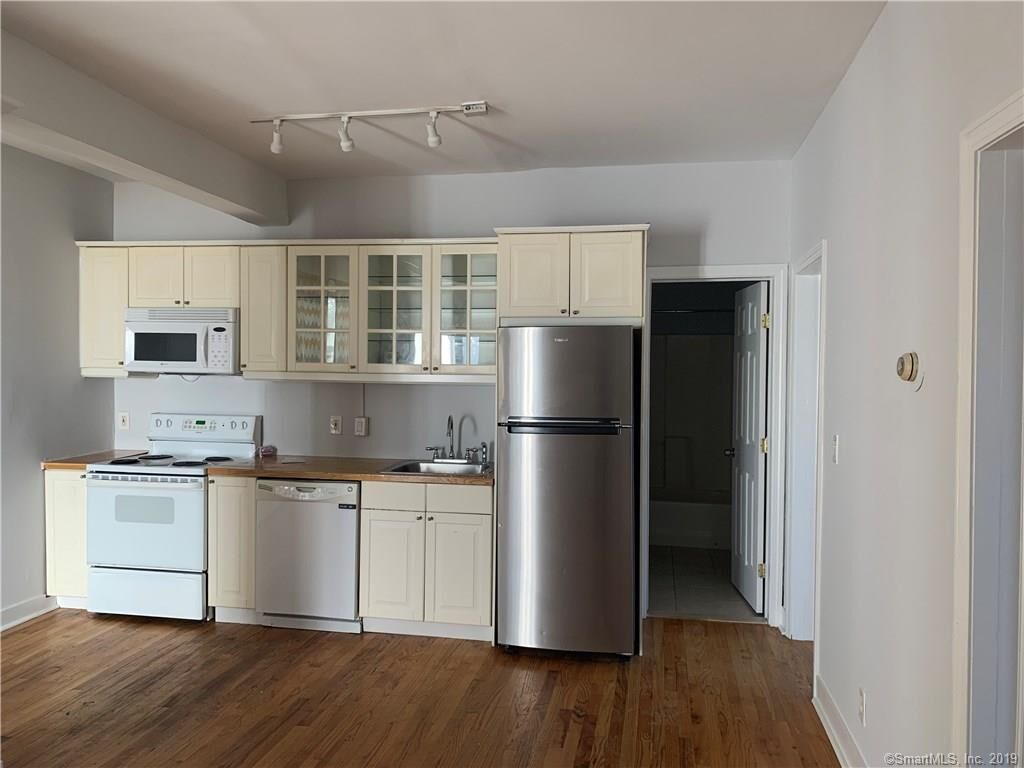 Property Photo:  98 Orland Street 1R  CT 06605 