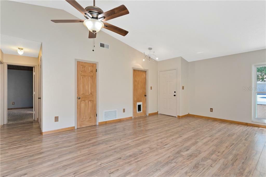 Property Photo: 1189 La Mesa Avenue FL 32708