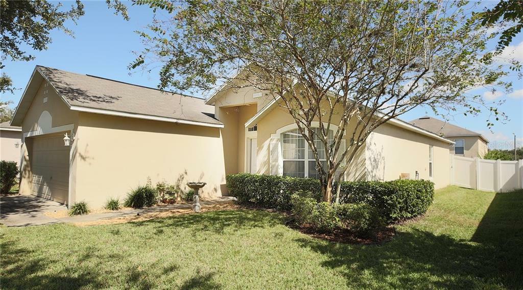 Property Photo:  2116 Nicollett Way  FL 34748 