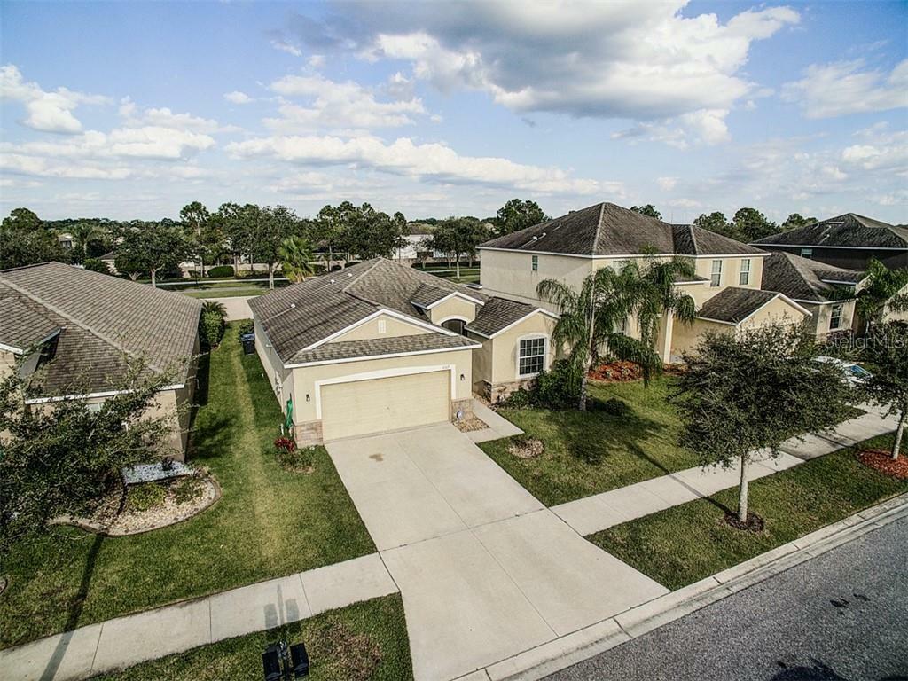 Property Photo:  2107 Roanoke Springs Drive  FL 33570 