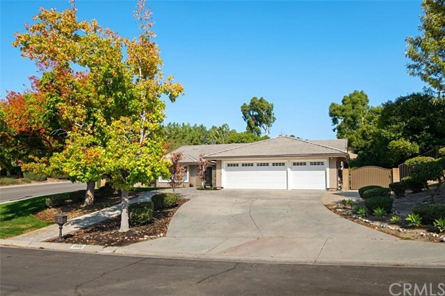 Property Photo:  20633 Circulo Loma  CA 92887 